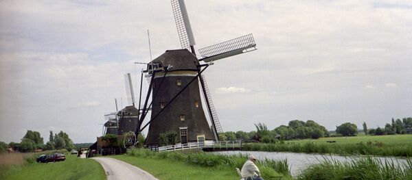 Ветряные мельницы в окрестностях Гааги Ветряные мельницы в окрестностях Гааги - Sputnik Южная Осетия
