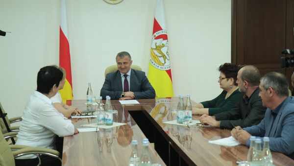 Встреча президента РЮО с членами Наблюдательного совета спецсчета - Sputnik Южная Осетия