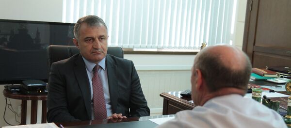 Встреча президента РЮО с главой комитета связи и массовых коммуникаций - Sputnik Южная Осетия