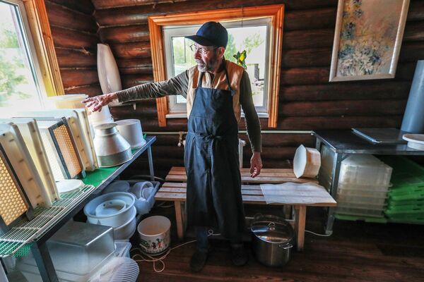 Фермер Джей Роберт Клоуз на своей ферме в Московской области, деревни Мошницы - Sputnik Южная Осетия