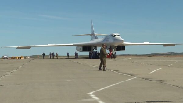 Ракетоносцы Ту-160 впервые приземлились на Чукотке - Sputnik Южная Осетия