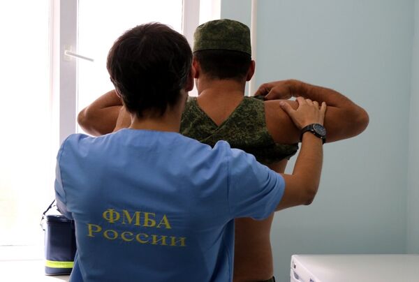 Военнослужащие Минобороны прошли диспансеризацию у специалистов ФМБА Военнослужащие Минобороны прошли диспансеризацию у специалистов ФМБА - Sputnik Южная Осетия