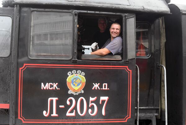 Машинисты основного ретро паровоза туристического поезда класса люкс «Императорская Россия», который отправляется в путешествие по Транссибирской магистрали - Sputnik Южная Осетия