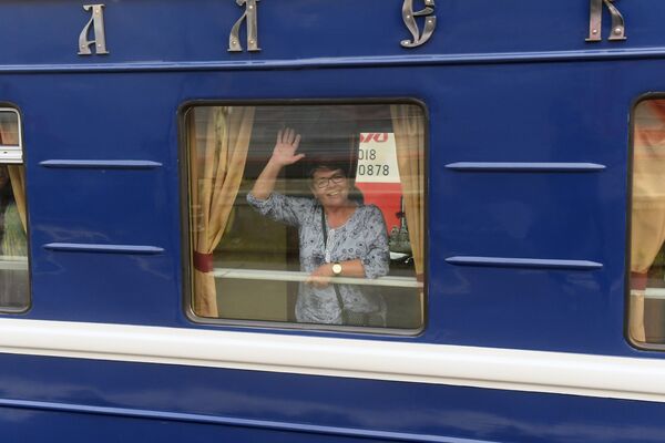 Пассажирка в вагоне туристического поезда класса люкс «Императорская Россия», который отправляется в путешествие по Транссибирской магистрали - Sputnik Южная Осетия