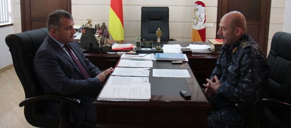 Анатолий Бибилов: Главная задача МВД – обеспечить комфортное и безопасное проживание народа Анатолий Бибилов: Главная задача МВД – обеспечить комфортное и безопасное проживание народа - Sputnik Южная Осетия