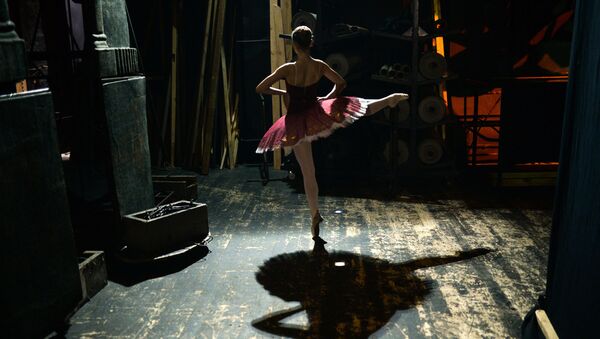Учащаяся Новосибирского государственного хореографического училища во время репетиции - Sputnik Южная Осетия