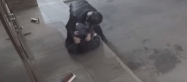 Вор вырубил напарника кирпичом Вор вырубил напарника кирпичом - Sputnik Южная Осетия