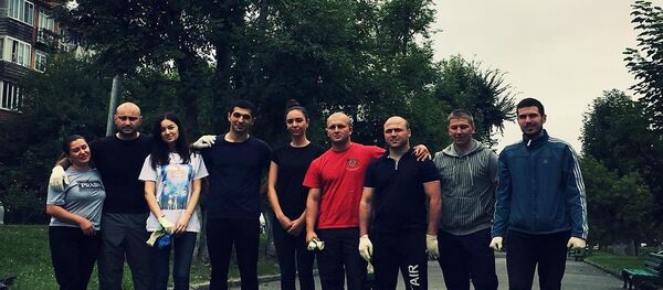 Активисты из Владикавказа облагораживают родной город Активисты из Владикавказа облагораживают родной город - Sputnik Южная Осетия