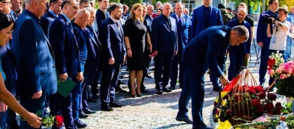 Анатолий Бибилов принял участие в церемонии прощания с Главой Донецкой Народной Республики Александром Захарченко Анатолий Бибилов принял участие в церемонии прощания с Главой Донецкой Народной Республики Александром Захарченко - Sputnik Южная Осетия