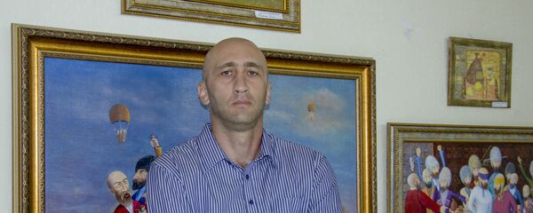 Художник Алан Битиев   Художник Алан Битиев   - Sputnik Южная Осетия