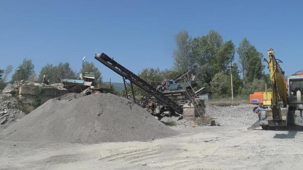 На дробильном заводе в с.Ачабет два жителя республики получили телесные повреждения На дробильном заводе в с.Ачабет два жителя республики получили телесные повреждения - Sputnik Южная Осетия