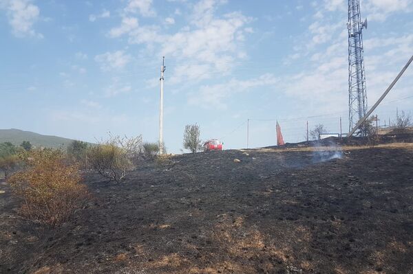 Пожарные на тушении огня в Южной Осетии - Sputnik Южная Осетия