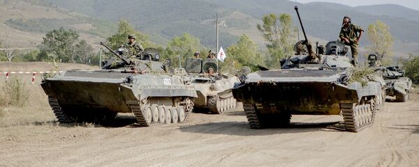 Учения 4 военной базы на полигоне Дзарцем Учения 4 военной базы на полигоне Дзарцем - Sputnik Южная Осетия