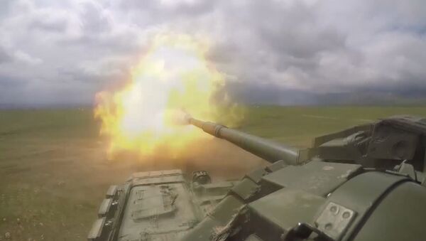 Видео ко Дню танкиста: впечатляющая работа военной техники - Sputnik Южная Осетия