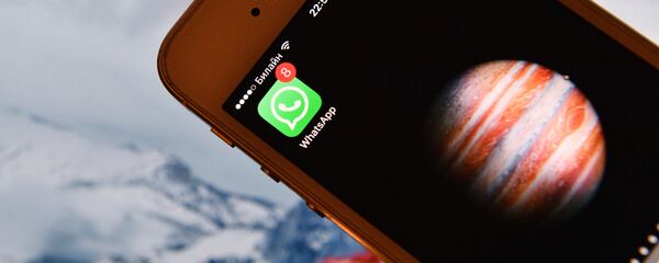 Иконка мессенджера WhatsApp на экране смартфона. - Sputnik Южная Осетия