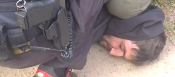 Кадры задержания боевика, обвиняемого в работе на СБУ Кадры задержания боевика, обвиняемого в работе на СБУ - Sputnik Южная Осетия