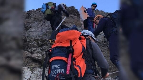 Североосетинские спасатели завершают эвакуацию иностранного туриста из ущелья Зариу - Sputnik Южная Осетия