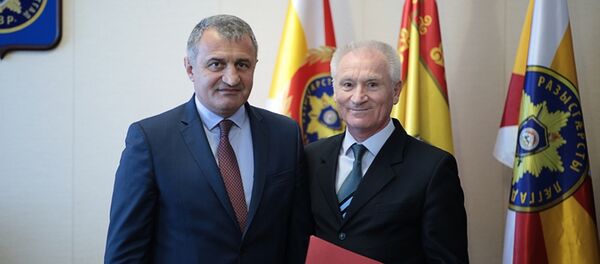 Анатолий Бибилов присвоил звание генерал-майора Руководителю Службы внешней разведки Алексею Варзиеву - Sputnik Хуссар Ирыстон