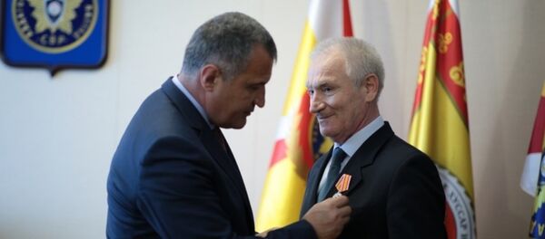 Анатолий Бибилов присвоил звание генерал-майора Руководителю Службы внешней разведки Алексею Варзиеву - Sputnik Южная Осетия