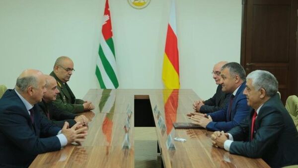 Встреча с делегацией Республики Абхазия - Sputnik Южная Осетия