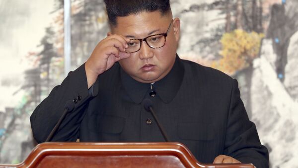 Лидер КНДР Ким Чен Ын во время подписания совместного соглашения с президентом Южной Кореи, Пхеньян - Sputnik Южная Осетия