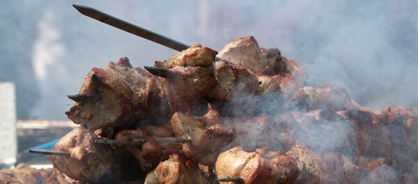 Готовка шашлыков - Sputnik Южная Осетия