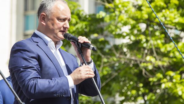 Президент Молдавии Игорь Додон выступает на первомайской демонстрации в Кишиневе - Sputnik Южная Осетия