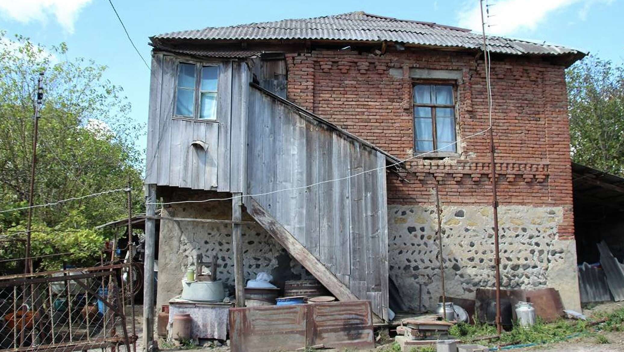 Цхинвал дома. Дом в южной осетии. Музей юогу цхинвал. Недвижимость в цхинвале. Дом в южной осетии.