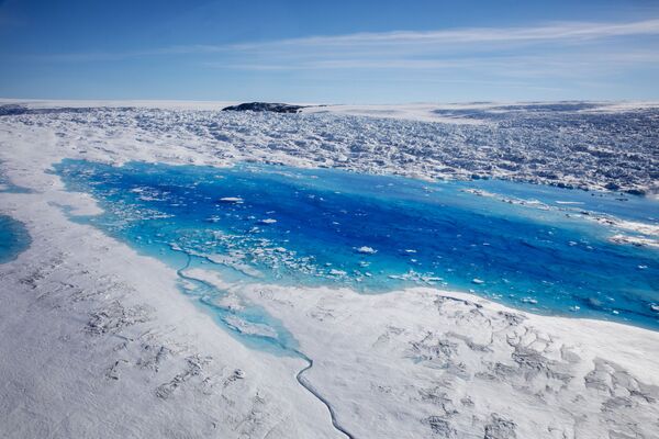 Образования талой воды на вершине ледник Хелхейм в Гренландии - Sputnik Южная Осетия