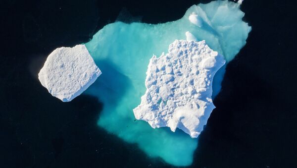 Дрейфующий во фьорде айсберг, Гренландия - Sputnik Южная Осетия