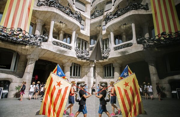 Участники акции сторонников независимости Каталонии в Барселоне - Sputnik Южная Осетия