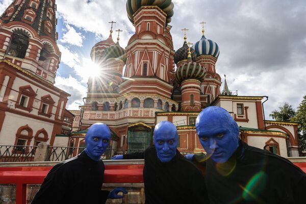 Участники Blue Man Group в Москве - Sputnik Южная Осетия