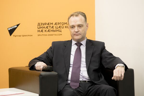 Пресс-конференция с участием российских советников Пресс-конференция с участием российских советников - Sputnik Хуссар Ирыстон