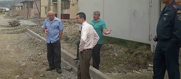 Депутат Парламента РЮО Игорь Чочиев провел встречу с жителями улицы Квайсинская Депутат Парламента РЮО Игорь Чочиев провел встречу с жителями улицы Квайсинская - Sputnik Южная Осетия