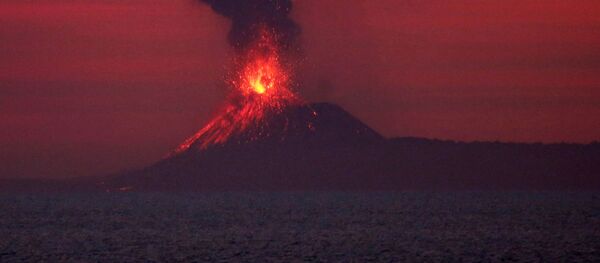 Вулкан Анак-Кракатау в Индийском океане - Sputnik Южная Осетия