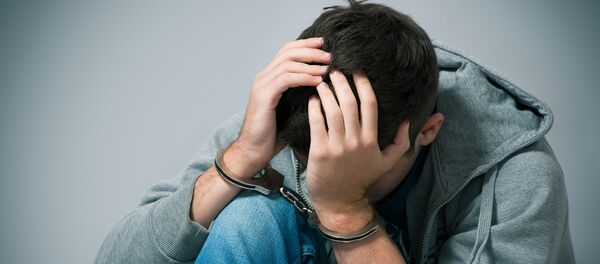 Подросток в наручниках Подросток в наручниках - Sputnik Южная Осетия