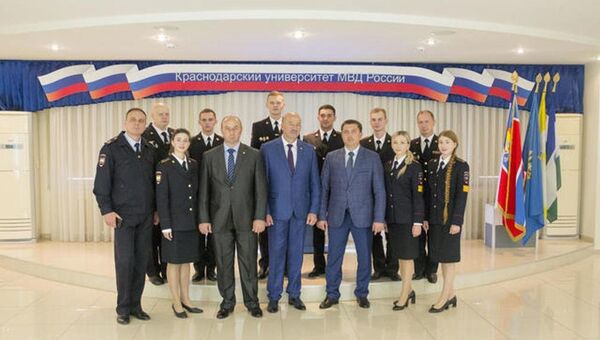 Министр внутренних дел Игорь Наниев поздравил будущих правоохранителей с принятием присяги - Sputnik Южная Осетия