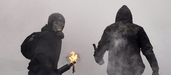 Люди в противогазах, фото из архива - Sputnik Южная Осетия