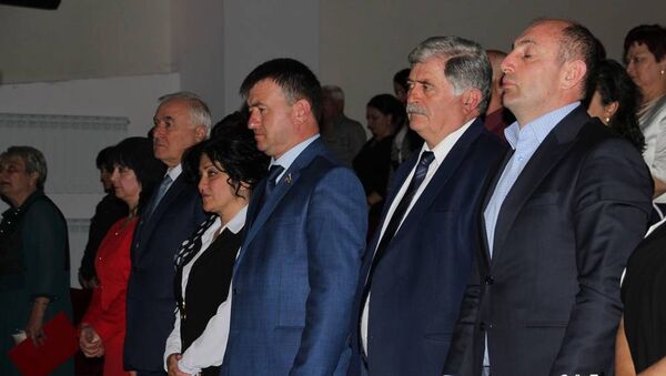Петр Гассиев поздравил учителей с профессиональным праздником - Sputnik Южная Осетия