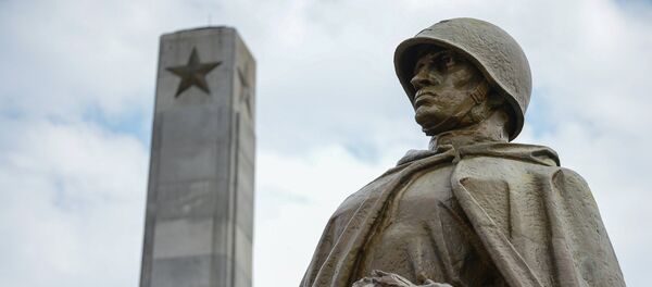 Кладбище-мавзолей советских воинов в Варшаве Кладбище-мавзолей советских воинов в Варшаве - Sputnik Южная Осетия