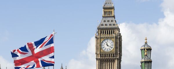 Флаг Великобритании на фоне Вестминстерского дворца в Лондоне. - Sputnik Южная Осетия