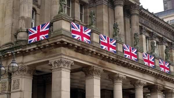 Британские флаги на фасаде здания в Великобритании - Sputnik Южная Осетия