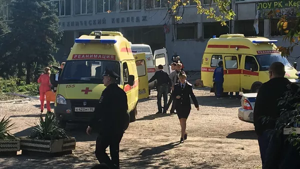 У Политехнического колледжа в Керчи, в котором произошел взрыв - Sputnik Южная Осетия