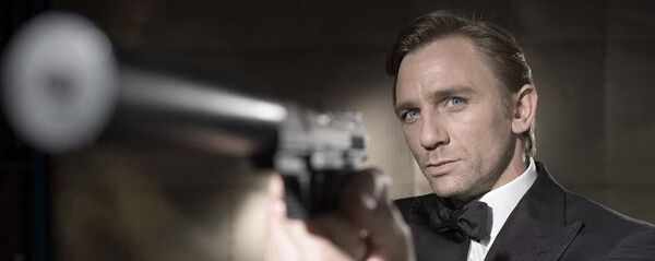 Дэниел Крэйг в роли Джеймса Бонда в фильме Казино Рояль Дэниел Крэйг в роли Джеймса Бонда в фильме Казино Рояль - Sputnik Южная Осетия