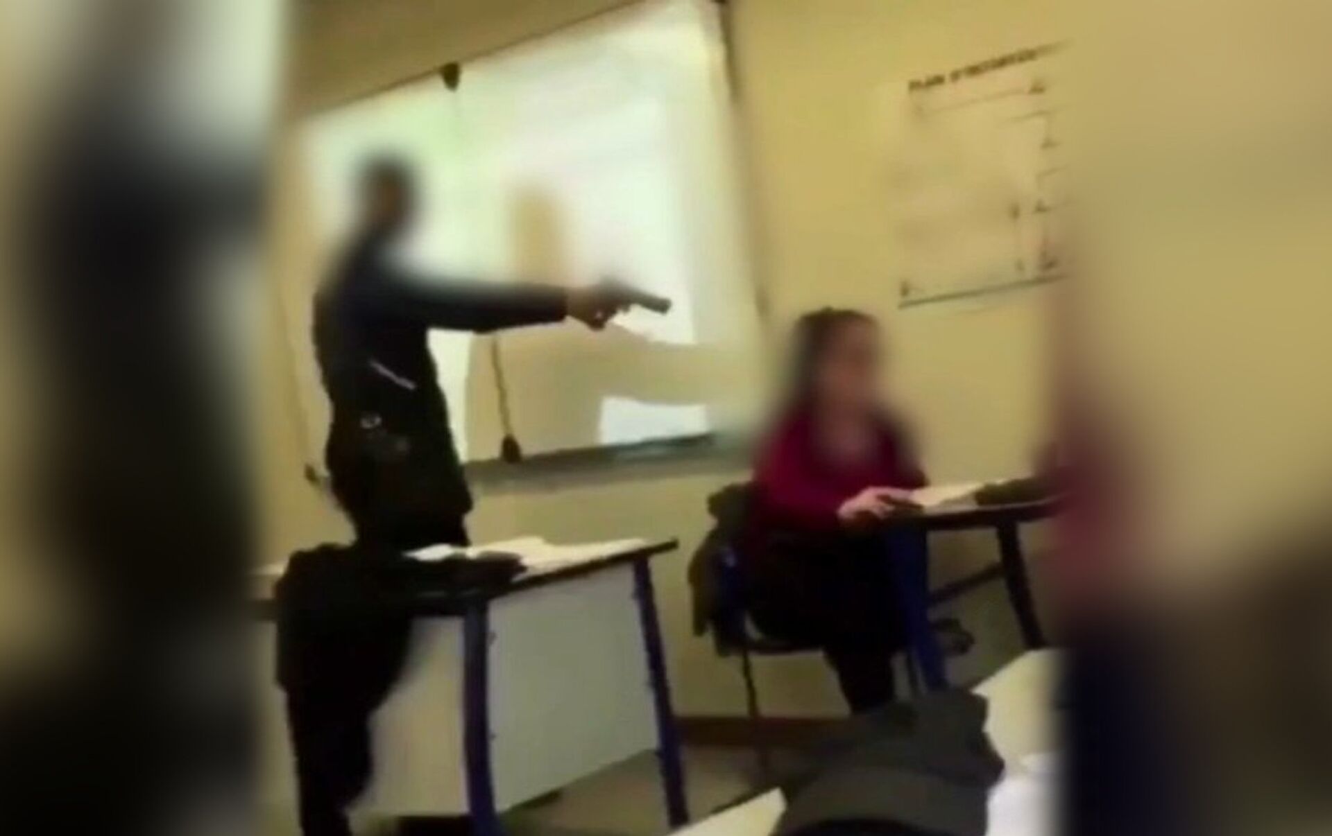 Школьникам угрожают. Во Франции ученик зарезал учительницу. Во Франции 16-летний школьник зарезал учительницу прямо на уроке.