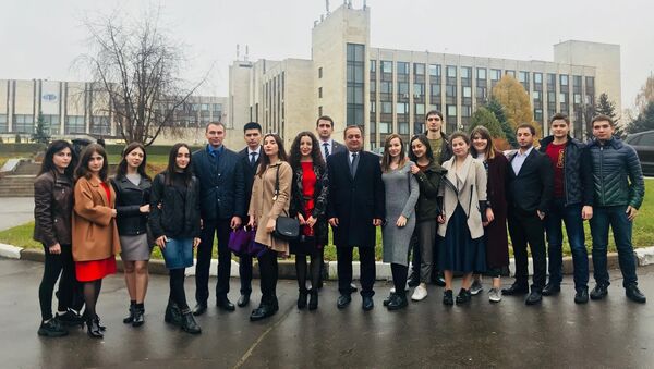 Посол Южной Осетии Знаур Гассиев принял участие в церемонии посадки саженца клена на Аллее дружбы в МГИМО - Sputnik Южная Осетия