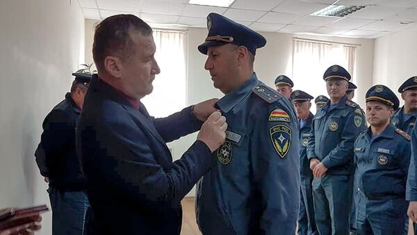 Анатолий Бибилов подписал указ о награждении сотрудников ведомства - Sputnik Южная Осетия
