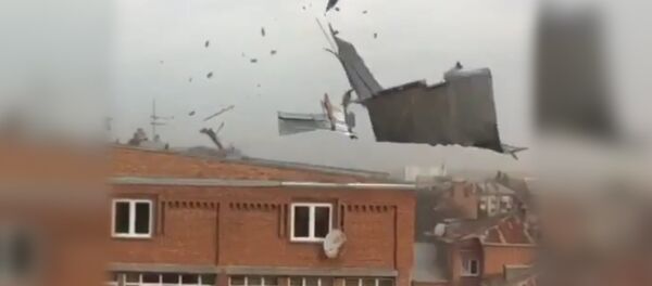 Сильный ветер во Владикавказе Сильный ветер во Владикавказе - Sputnik Южная Осетия