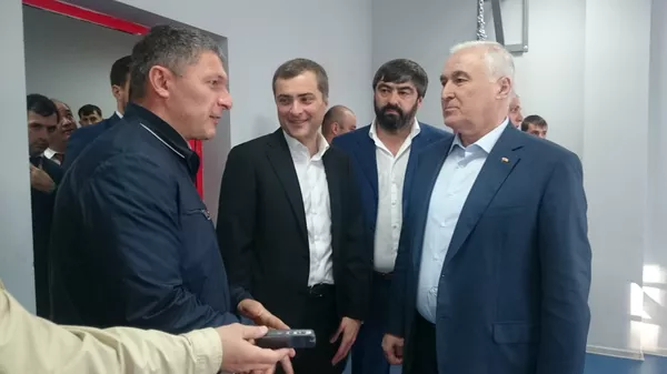 Помощник президента РФ Владислав Сурков в Цхинвале - Sputnik Южная Осетия