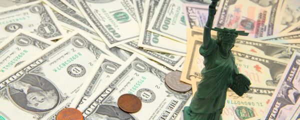 Долларовые купюры разного достоинства Долларовые купюры разного достоинства - Sputnik Южная Осетия